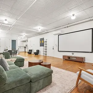 Hotel Massive Soho Loft 4 Bedrooms 2 Bath 7 Beds, New York